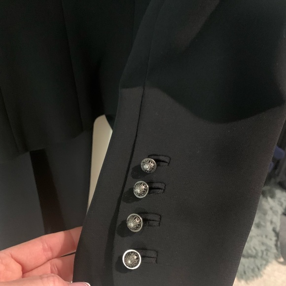 Tahari black pant suit. Blazer 8P/Pants 6 - Picture 5 of 8